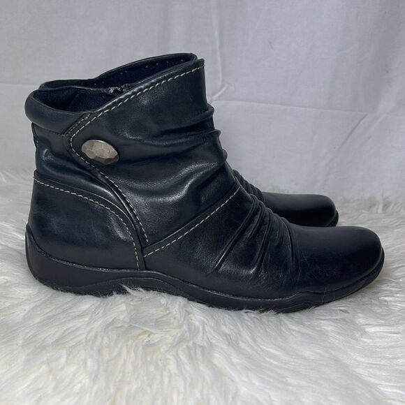Clarks Artisan Black Leather Ruched Side Zip Booties Sz 8.5 - Picture 4 of 6